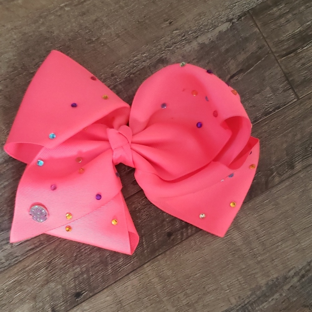 Bright pink Jo-Jo Siwa bow